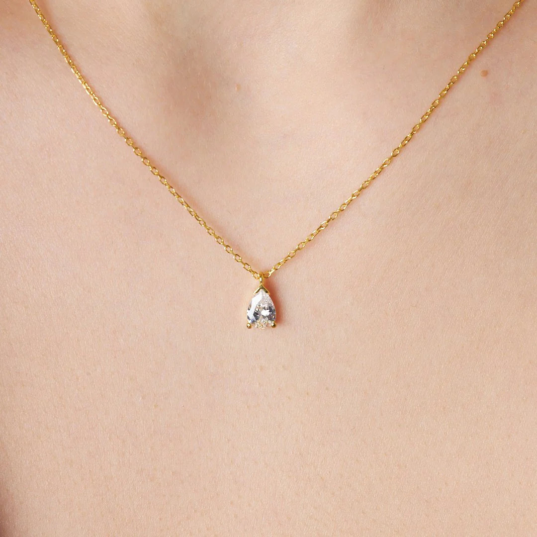 Oval Taşlı Gözyaşı Kolye