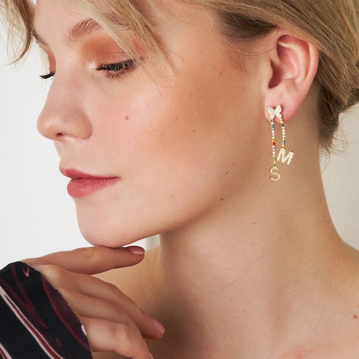 Kelebek Taşlı Renkli Su Yolu Harf Küpe | 925 Gümüş